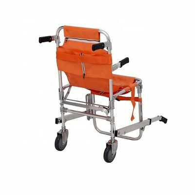 Chaise roulante manuelle avec brancard pour le patient